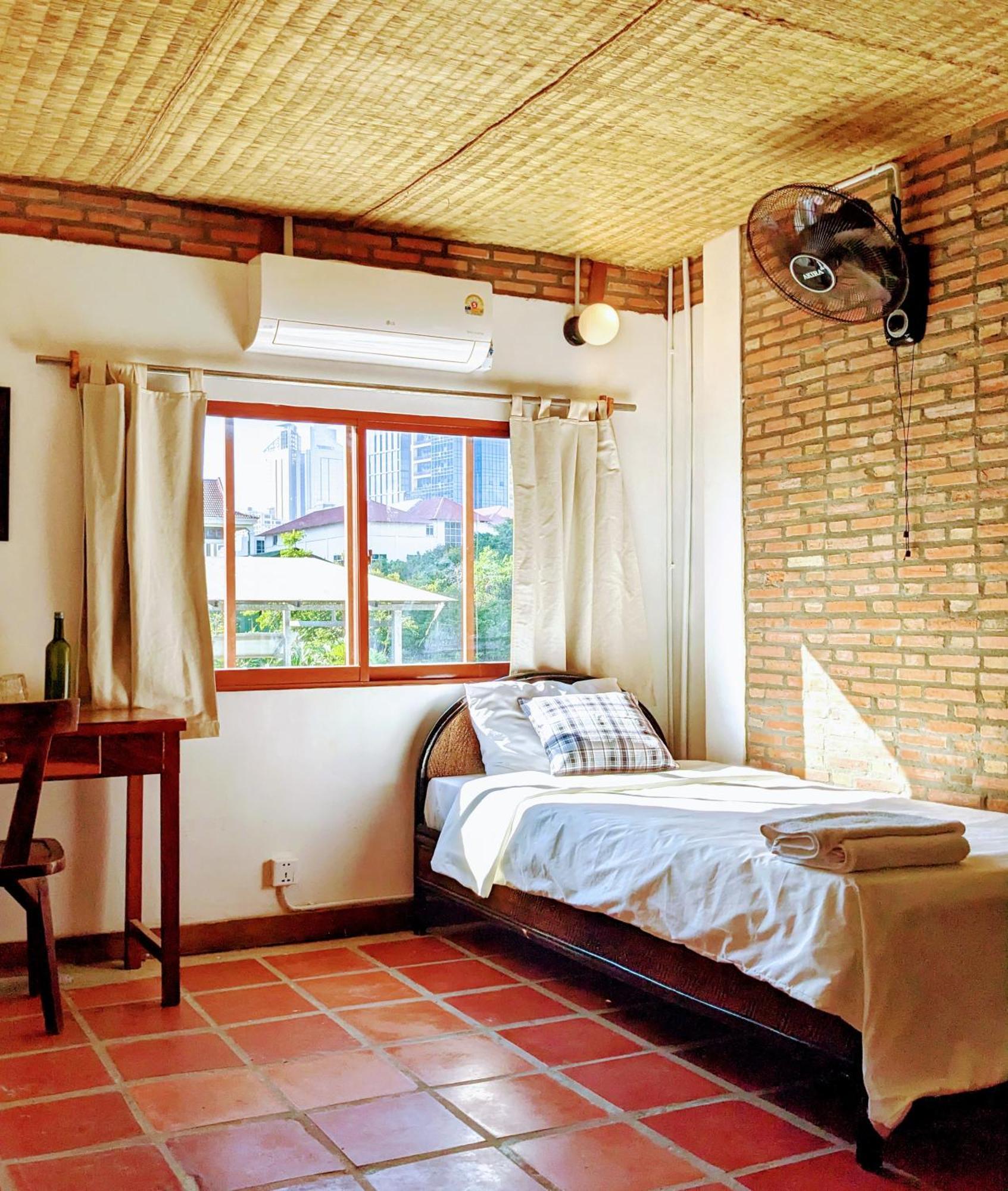 Yk Art House Hotel Phnom-Penh Buitenkant foto